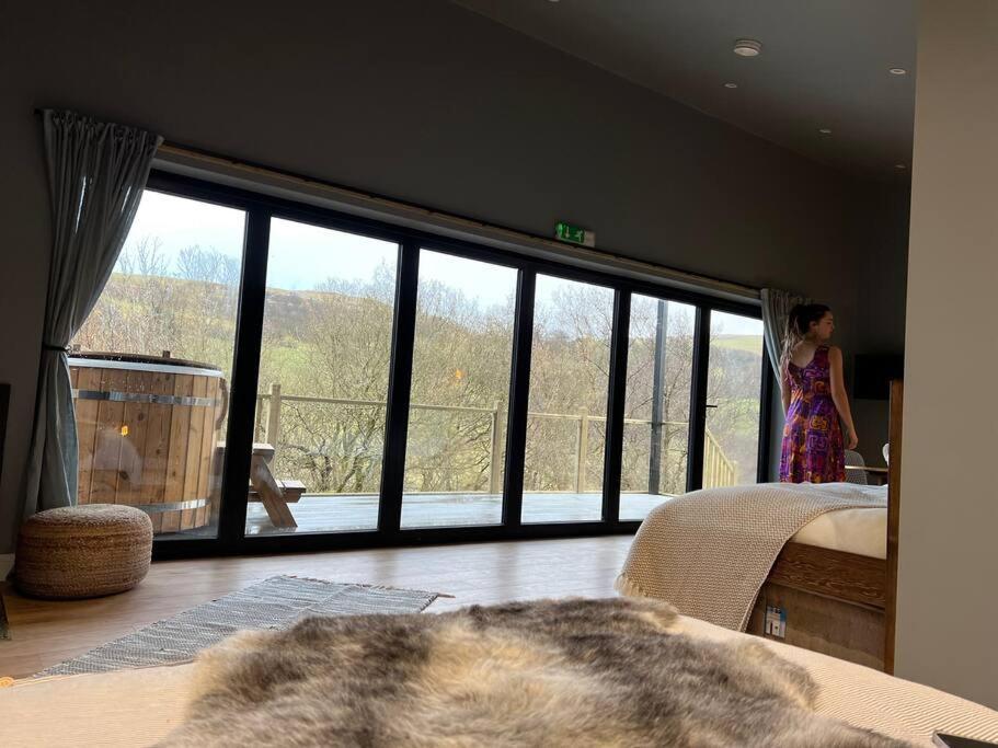 Luxury Lodge In The Treetops Llanbrynmair Экстерьер фото