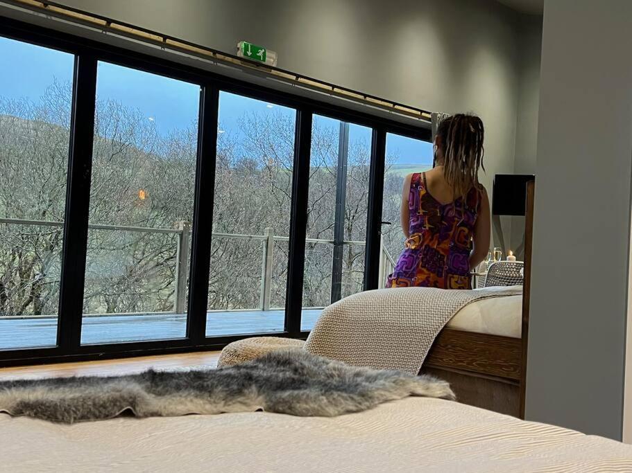 Luxury Lodge In The Treetops Llanbrynmair Экстерьер фото